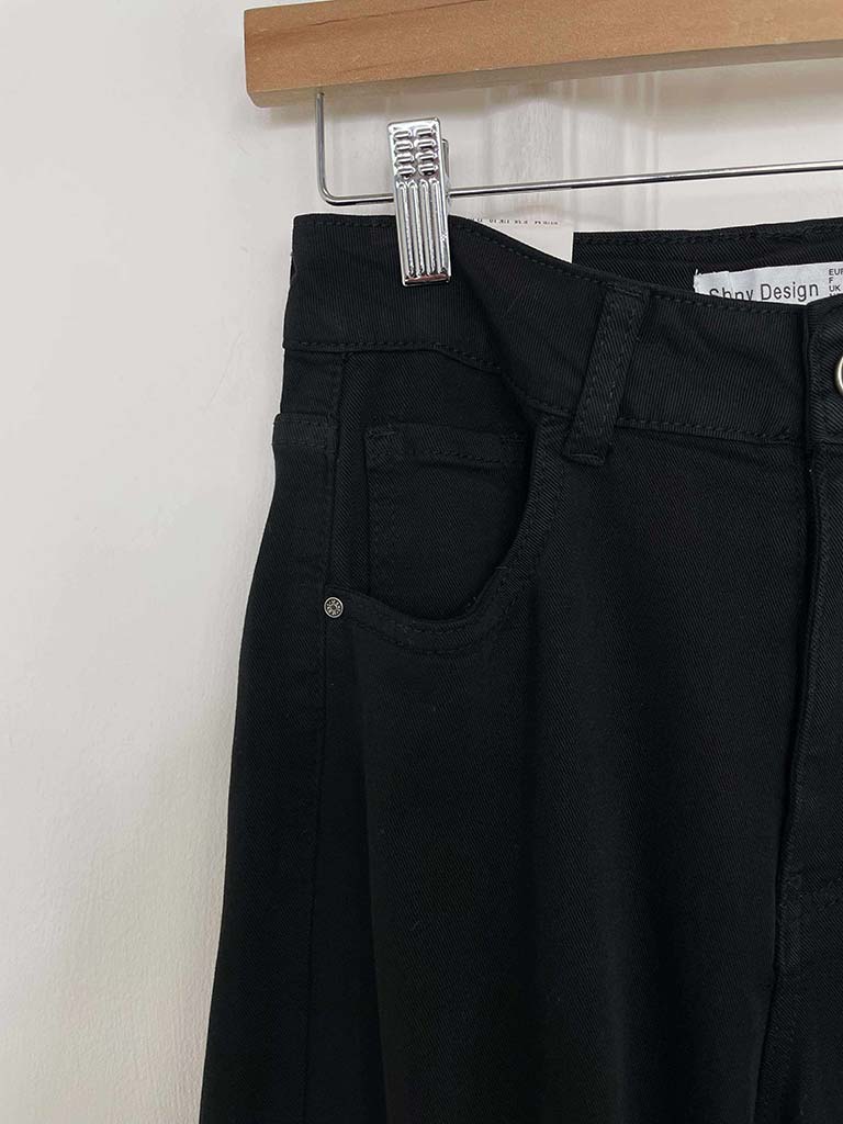 Straight Leg Stretchy Jeans - Black