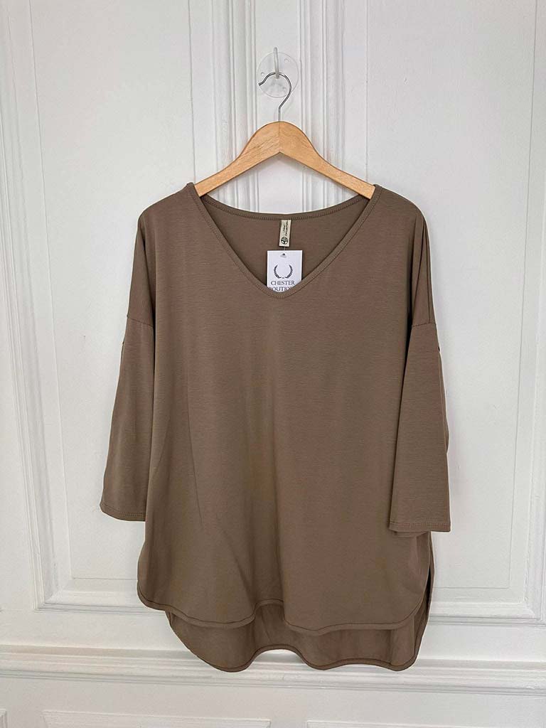 V-Neck Scooped Hem Top - Mocha