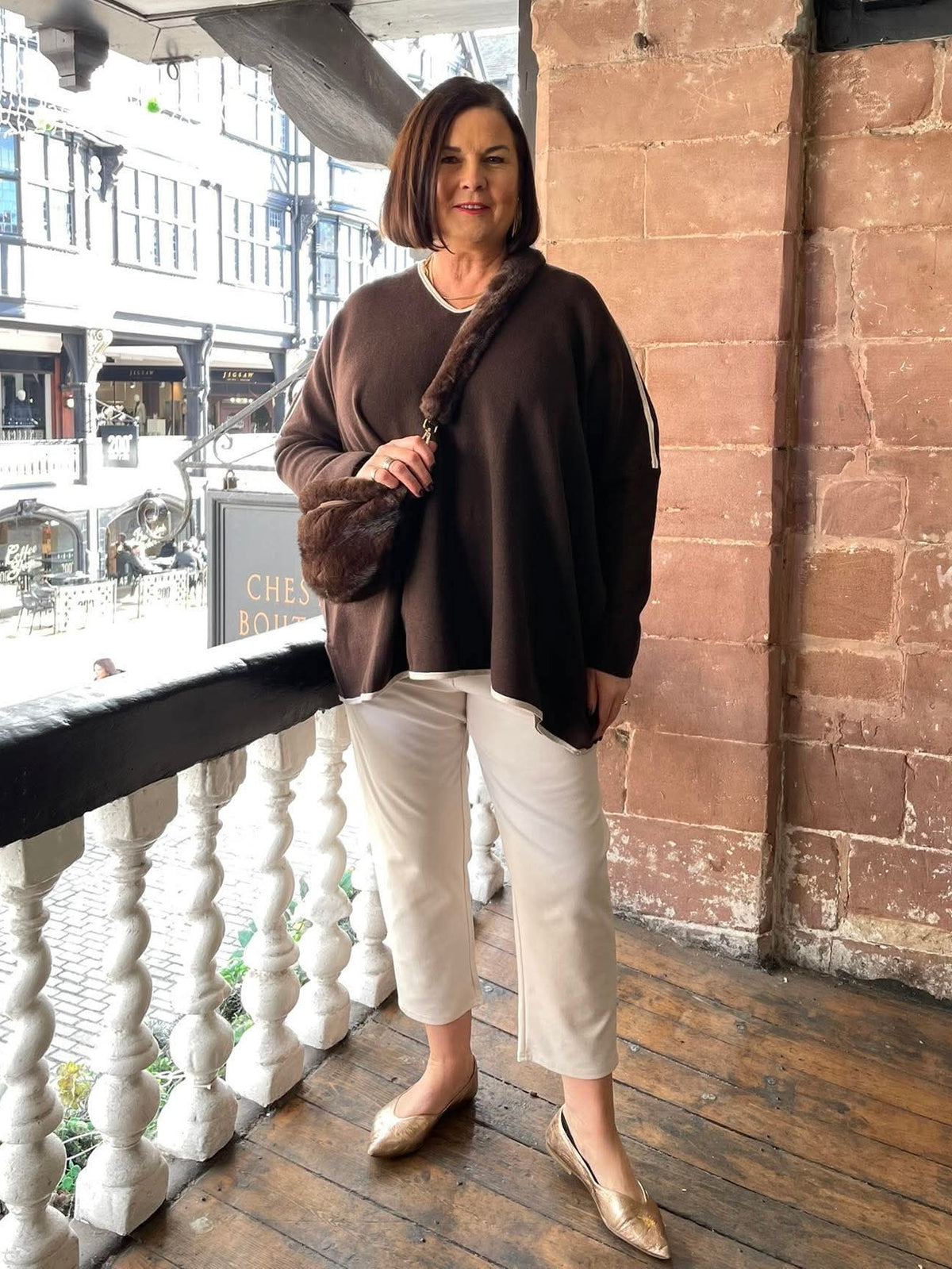 Contrast Edged V-Neck Knit - Espresso