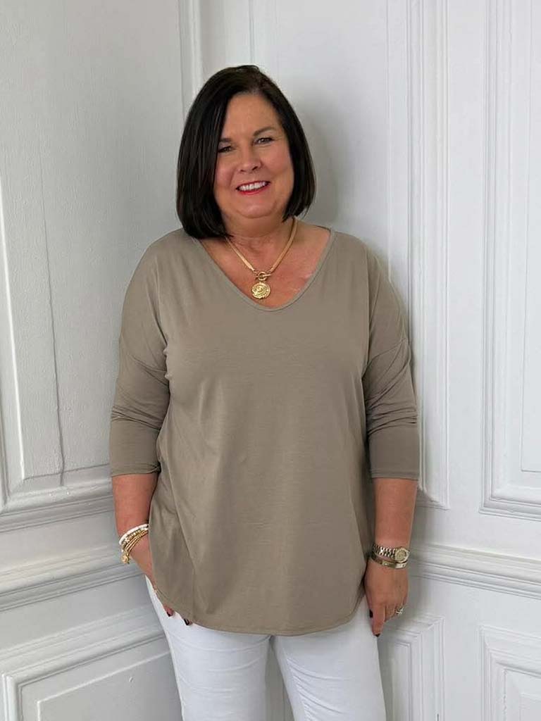 V-Neck Scooped Hem Top - Mocha