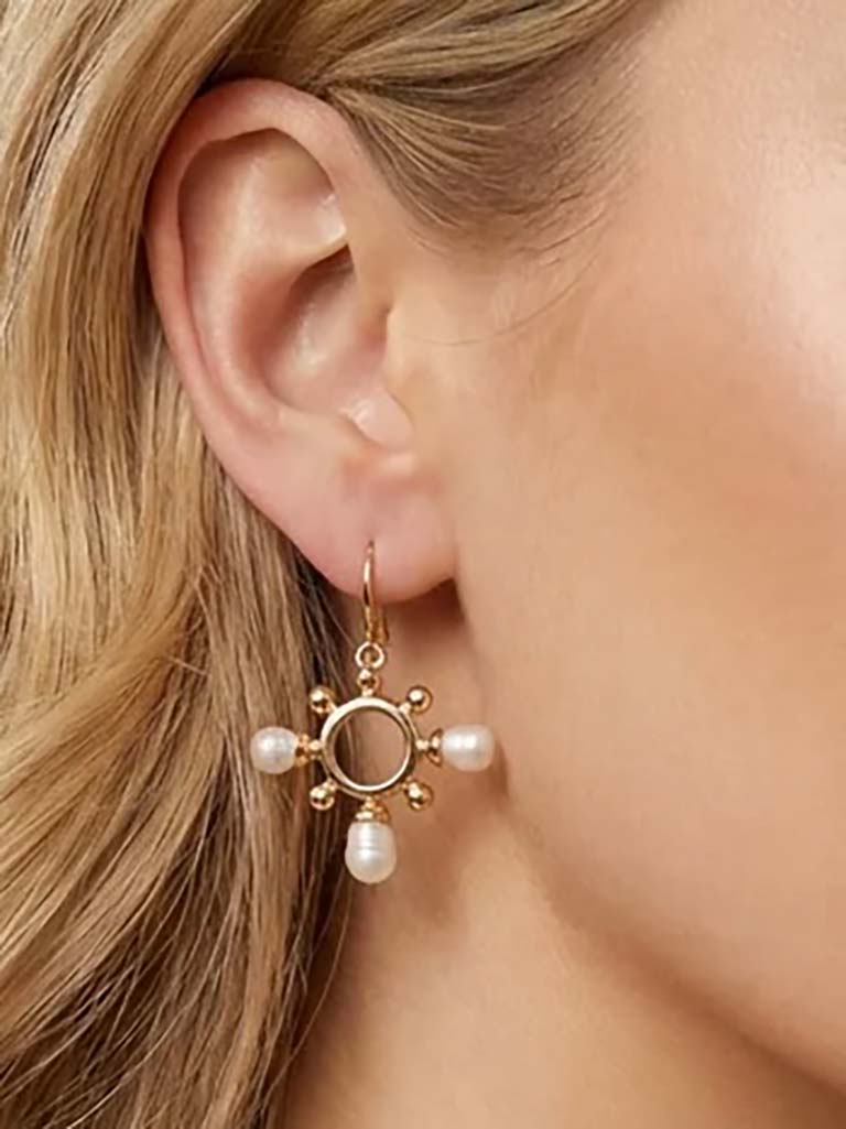 Envy Pearl Helm Earrings - Gold