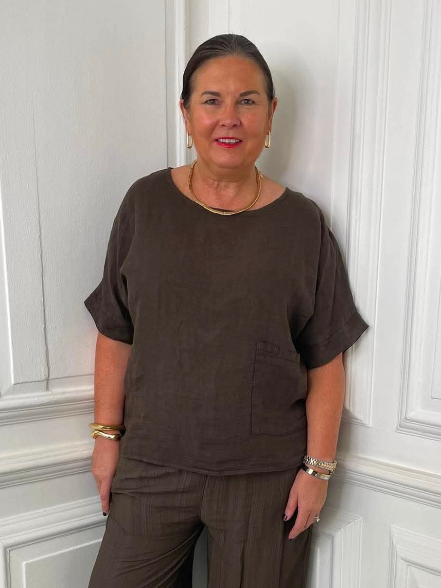 Linen Button Back Pocket Top - Chocolate