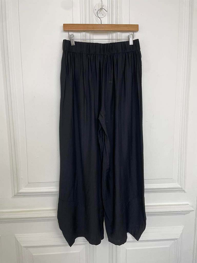 Wide Curved Hem Trousers - Black