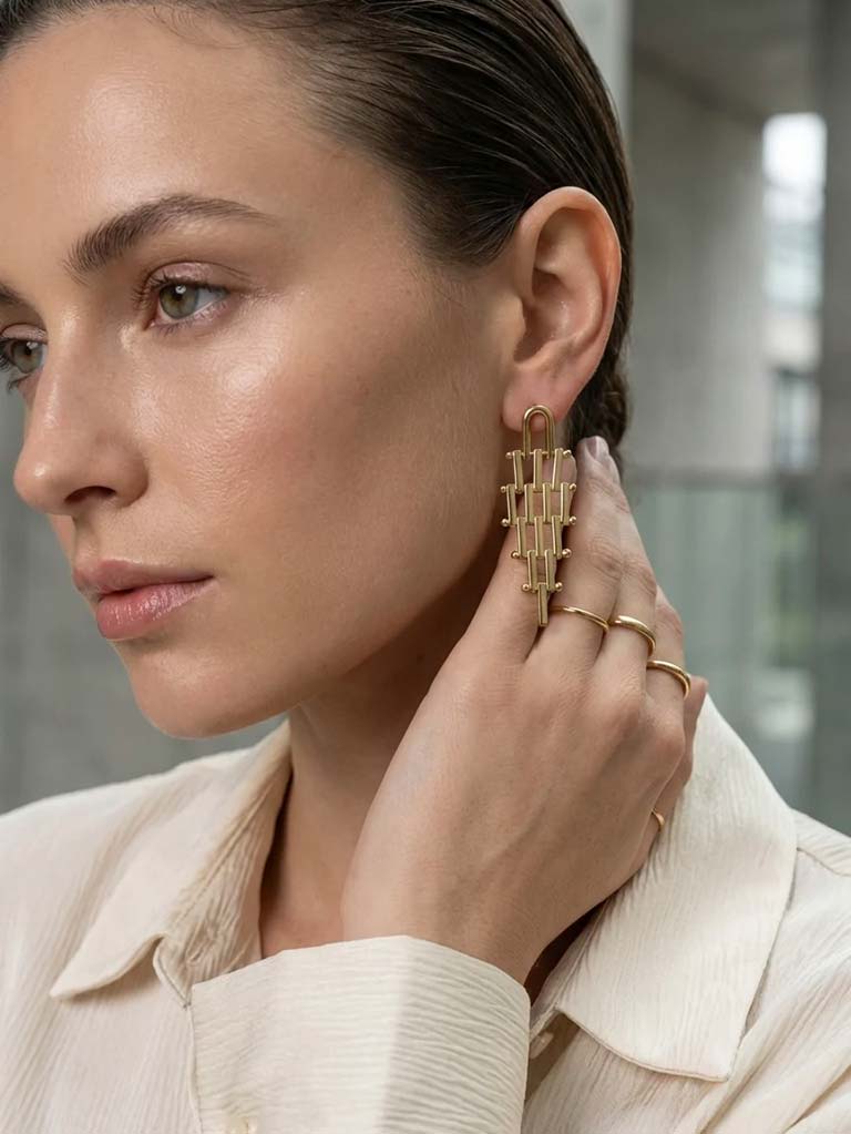 Envy Interlock Drop Earrings - Gold